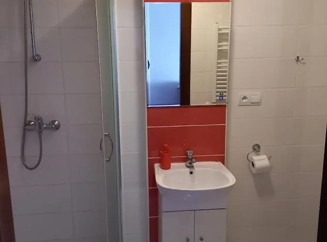 Roza Bed & Breakfast 3*